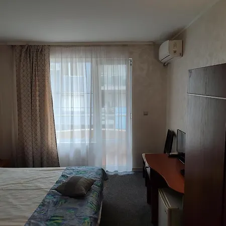 Отель Family Lazuren Briag Бургас