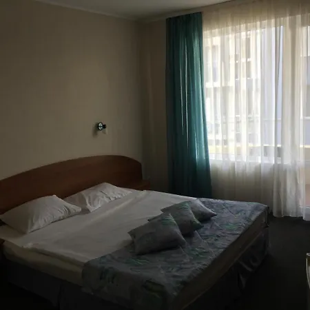 Family Lazuren Briag מלון