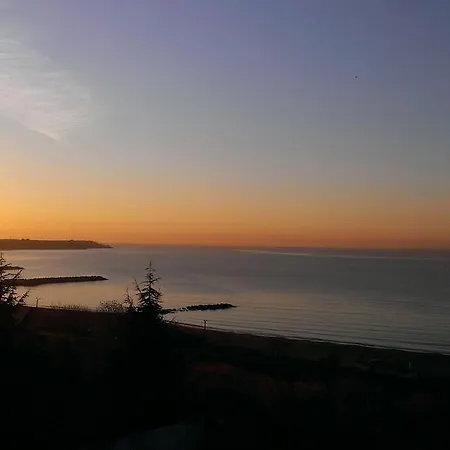 מלון Family Lazuren Briag 3*