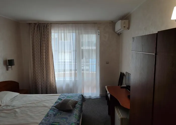 Отель Family Lazuren Briag Бургас