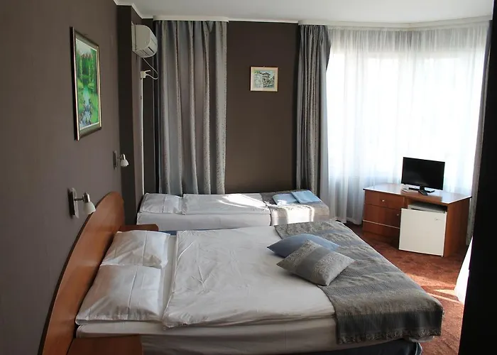 Family Lazuren Briag 3* Бургас