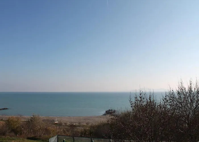 Family Lazuren Briag Хотел Бургас