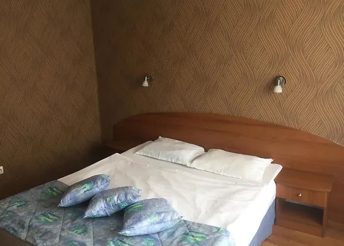 Family Lazuren Briag Хотел