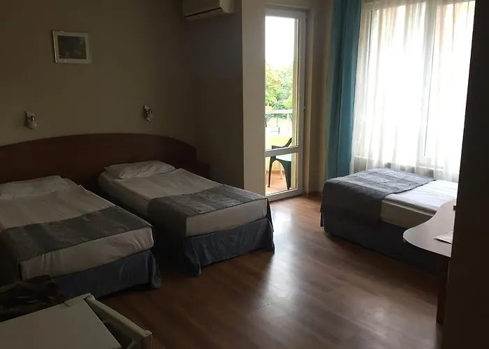 Отель Family Lazuren Briag 3*