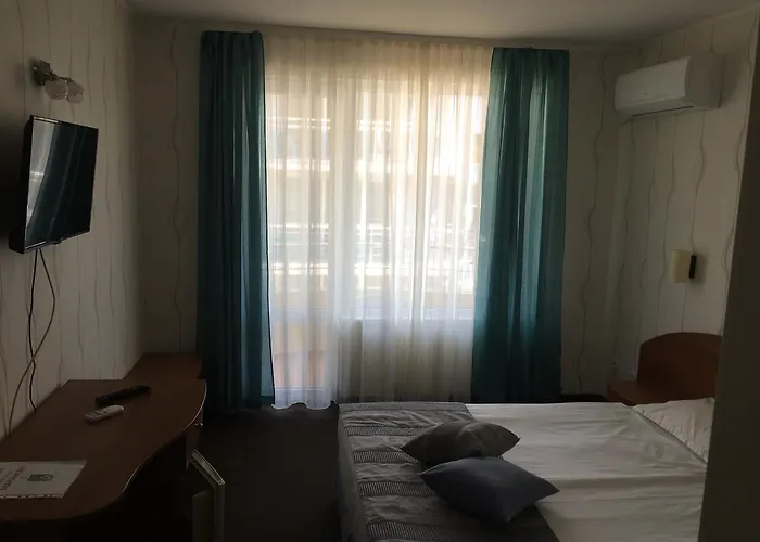 Отель Family Lazuren Briag 3*