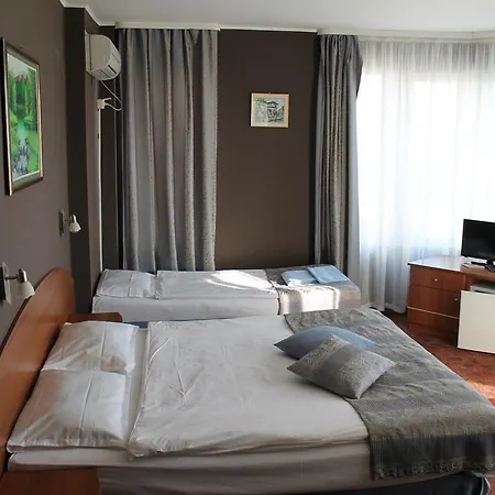 Family Lazuren Briag 3* בורגאס