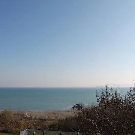 Family Lazuren Briag מלון בורגאס