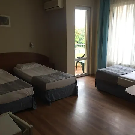 מלון Family Lazuren Briag 3*