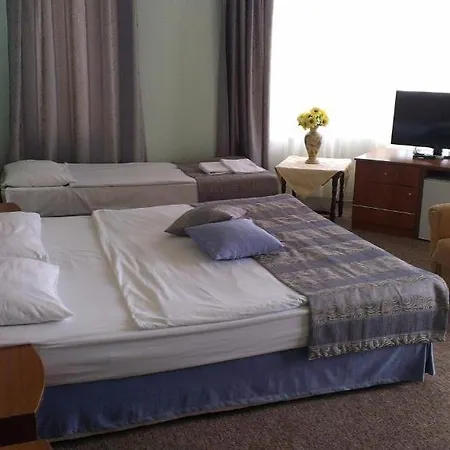 Family Lazuren Briag מלון 3*